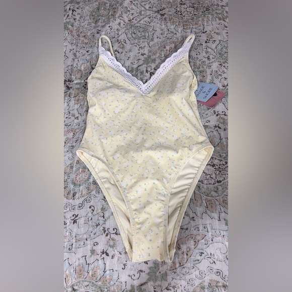 Shade & Shore Other - NWT Shade and Shore Yellow Lace-Trim One-Piece Swimsuit Size M 8/10